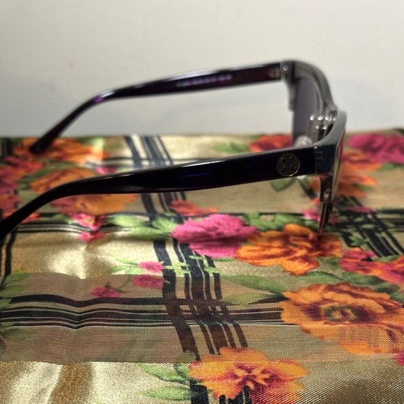 New Tory Burch sunglasses. - Picture 6 of 11